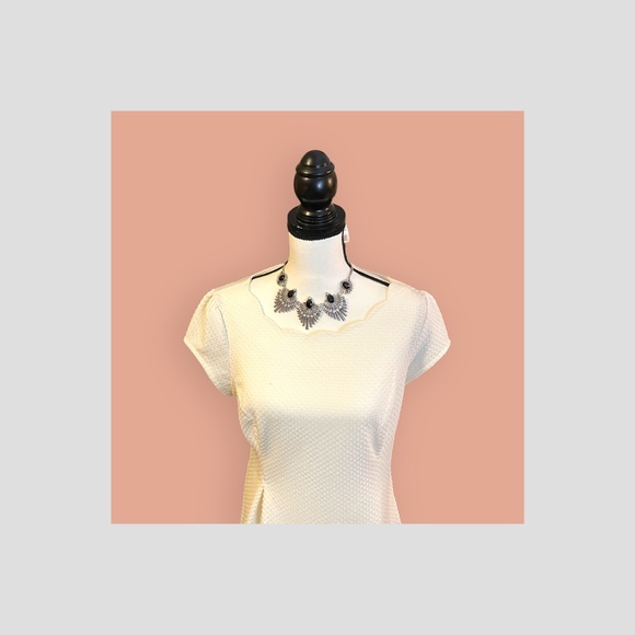 Beautiful Women’s Statement Necklace - Picture 2 of 4